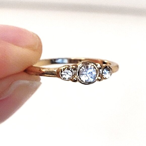 Vintage Yellow Gold Rubover Bezel Set Three-Stone Diamond Ring approx size 6/7 - Picture 5 of 5